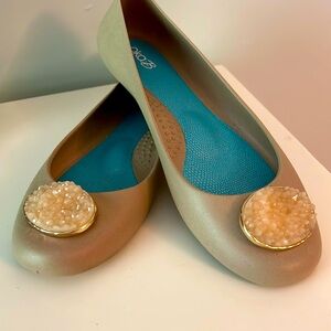 OKA b Women’s Izzie Matte Ballet Flats- size 9
